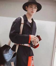 黄明昊小时的照片,从青涩少年到璀璨明星的成长轨迹